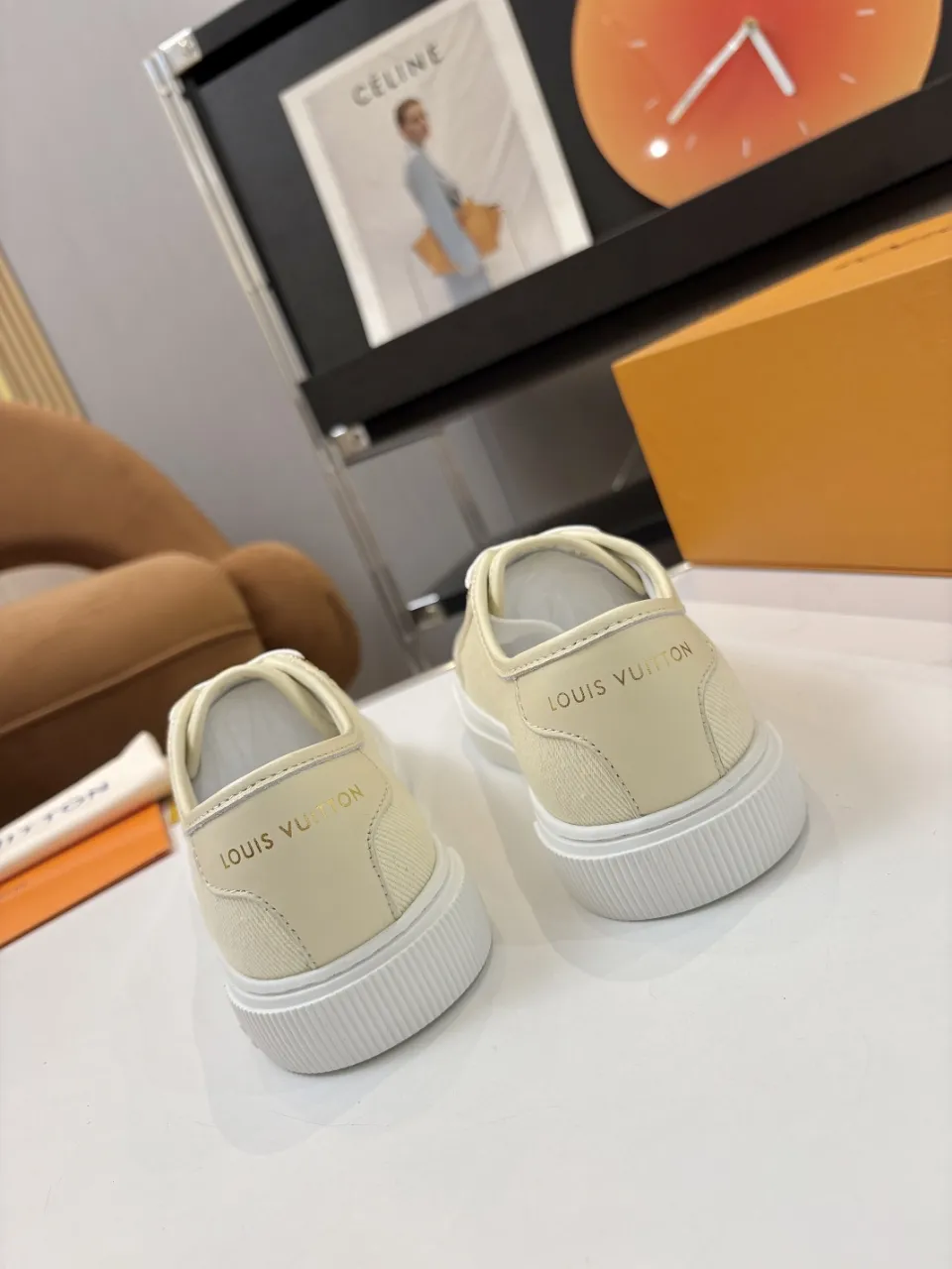 p580🐮🐮LV couple skate shoes｜Classic jacquard, the ultimate code for a sweet outing! 👫** This pair of shoes is Louis Vuitton's love letter to fashionistas💌 - **classic presbyopic skate shoes**, the perfect choice for couples to go out on the street!    🔸 **Luxury details are a must-have**: Jacquard fabric   🔸 **So comfortable that you don’t want to take it off**: The sheepskin lining is skin-friendly and breathable, warm in autumn and winter without stuffing your feet, refreshing in spring and summer without being sticky, and you can wear it with a high-end feel in all seasons!   🔸 **Steady sense of security**: Non-slip rubber outsole, perfect grip, accompanying you through romantic streets.    **💑 Couple outfit inspiration**: ▪️ For boys, pair with leggings + baseball cap for a trendy street look!   ▪️ Girls can wear short skirts or shark pants, and the sweet and cool style is easy to choose~ **#Louis Vuitton #couple shoes #presbyopia classic** **👉 Click to collect and become the most fashionable CP in the circle of friends with him! ** Fabric: Imported cowhide/classic jacquard fabric Lining: Sheepskin lining Sole: Original rubber sole Size: Women’s size 35-42 (40/41/42 customized) Men’s size 39-45 (39.45 customized)